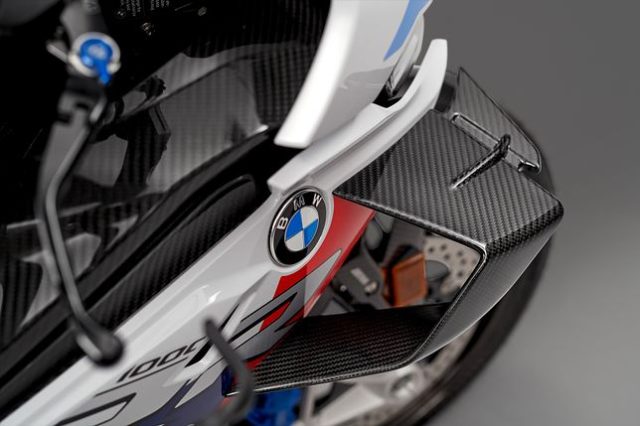 BMW M1000RR – jeszcze szybszy, jeszcze lżejszy i jeszcze bardziej sportowy