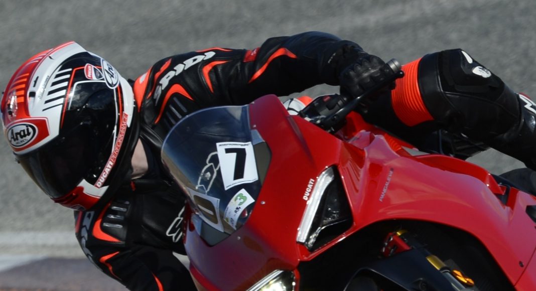 jak schodzić na kolano na motocyklu scaled