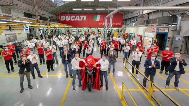Pierwszy na świecie motocykl z radarami – Ducati Multistrada V4 – gotowy do produkcji