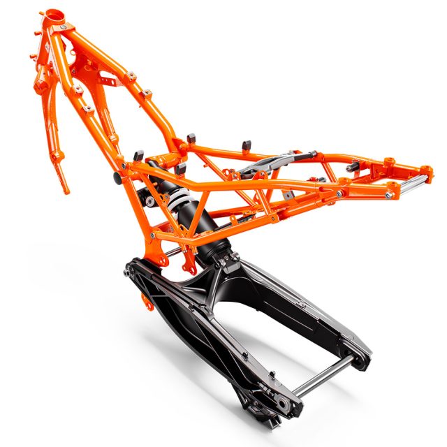 4 z nowy KTM 890 Adventure R motocykl terenowy turystyczne enduro turystyczny adventure rama (1) z nowy KTM Adventure R motocykl terenowy turystyczne enduro turystyczny adventure rama