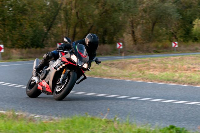 Aprilia RSV4 1100 Factory 2020 opinia cena wady zalety test