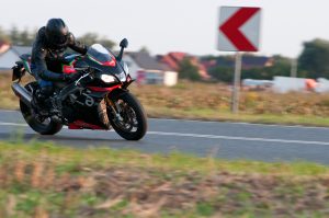 Aprilia RSV4 1100 Factory 2020 opinia cena wady zalety test 17 Aprilia RSV Factory opinia cena wady zalety test