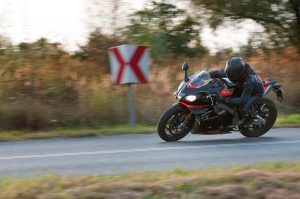 Aprilia RSV4 1100 Factory 2020 opinia cena wady zalety test 18 Aprilia RSV Factory opinia cena wady zalety test