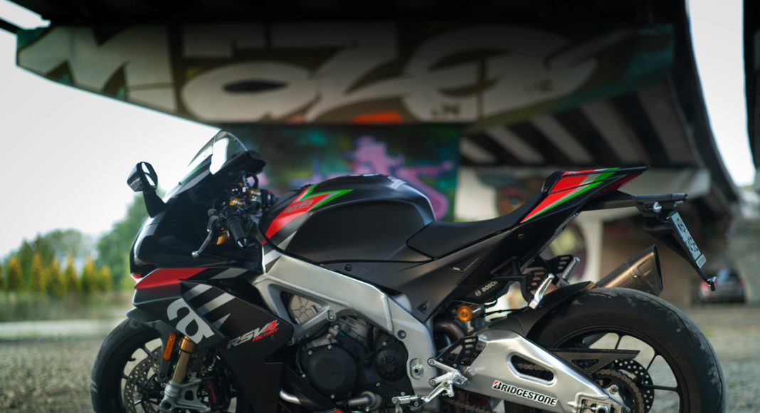 Aprilia RSV  Factory  opinia cena wady zalety test