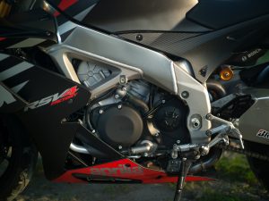 Aprilia RSV4 1100 Factory 2020 opinia cena wady zalety test 37 Aprilia RSV Factory opinia cena wady zalety test