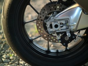 Aprilia RSV4 1100 Factory 2020 opinia cena wady zalety test 38 Aprilia RSV Factory opinia cena wady zalety test