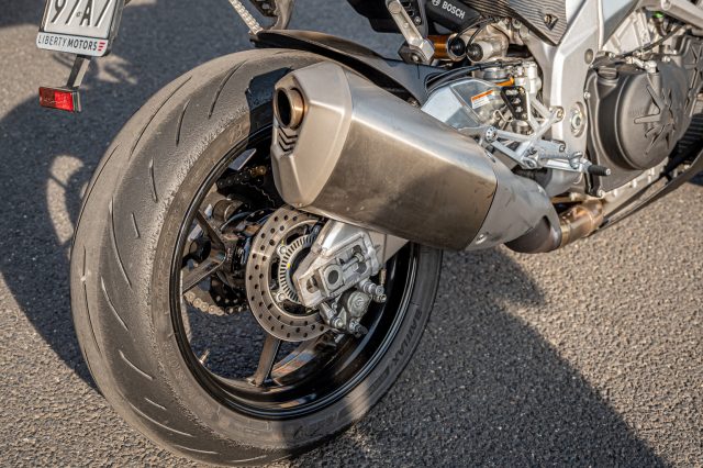 Aprilia Tuono V4 1100 Factory 2020 – nagość w rytmie sport [TEST, OPINIA, GALERIA, DANE TECHNICZNE, WADY, ZALETY]