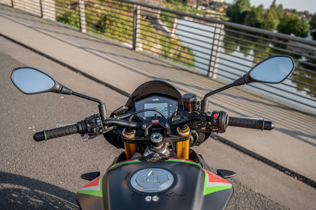 Aprilia Tuono V4 1100 Factory 2020 – nagość w rytmie sport [TEST, OPINIA, GALERIA, DANE TECHNICZNE, WADY, ZALETY]