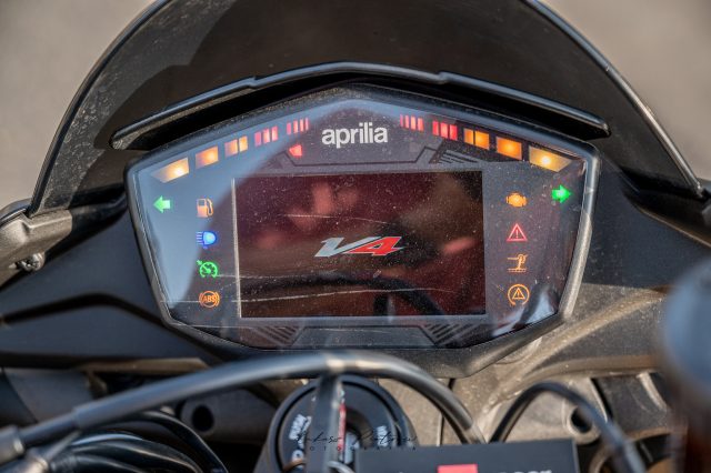 Aprilia Tuono V4 1100 Factory 2020 – nagość w rytmie sport [TEST, OPINIA, GALERIA, DANE TECHNICZNE, WADY, ZALETY]