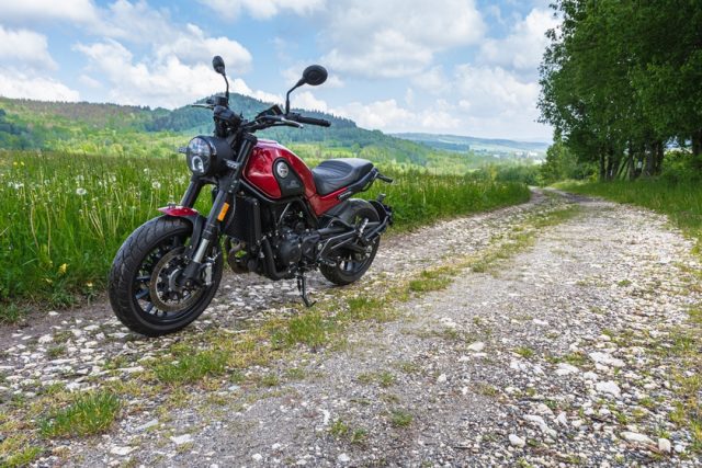 Benelli Leoncino 500 2020 test dane techniczne opis wady zalety cena