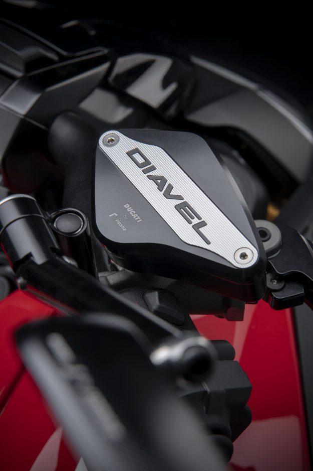 Akcesoria Ducati Performance – by podkreślić sportowy charakter Diavel 1260