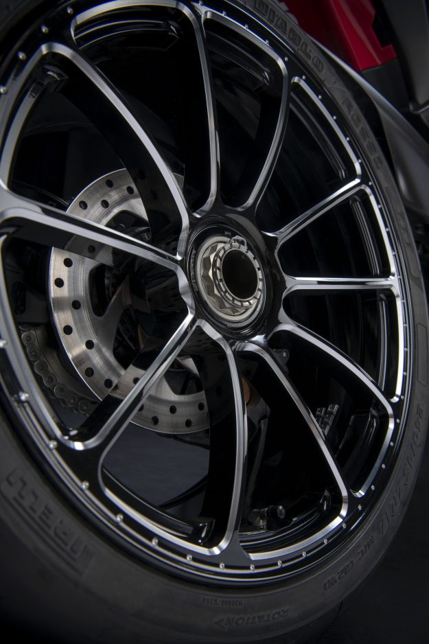 Akcesoria Ducati Performance – by podkreślić sportowy charakter Diavel 1260