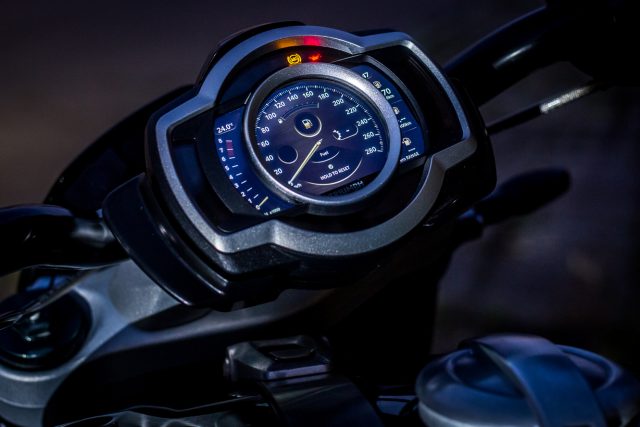 Triumph Rocket 3 III test dane techniczne cena opis wady zalety