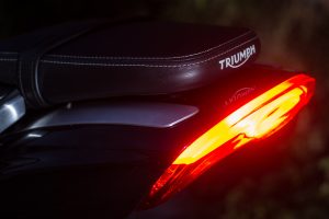 Triumph Rocket  III test dane techniczne cena opis wady zalety