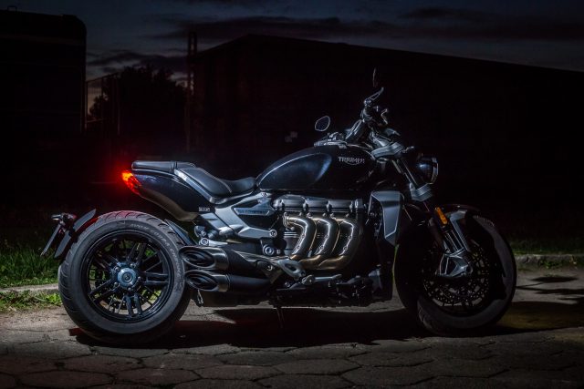Triumph Rocket 3 III test dane techniczne cena opis wady zalety