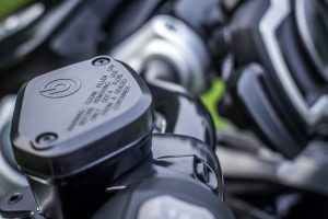 Triumph Rocket  III test dane techniczne cena opis wady zalety