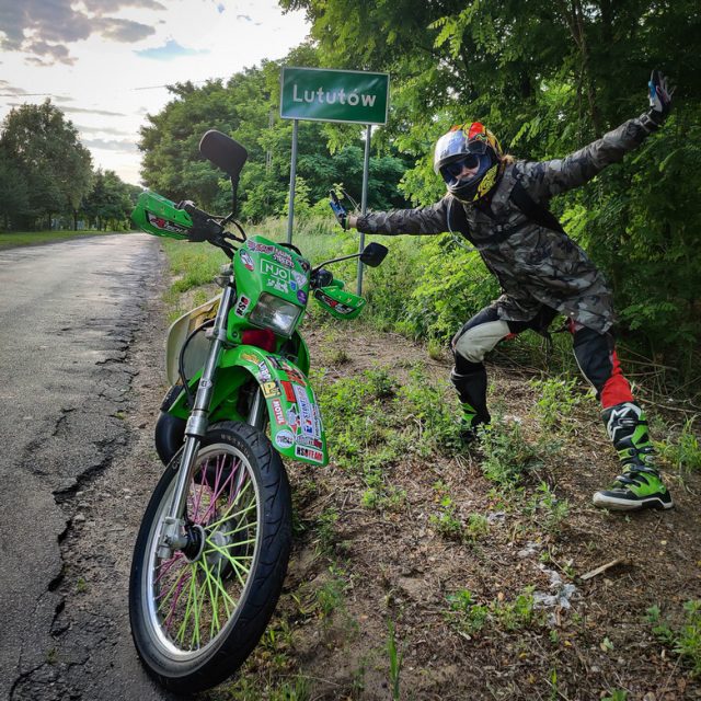 Dziewczyna z Olsztyna i Kawasaki KDX 125 2T na Końcu Świata [relacja]