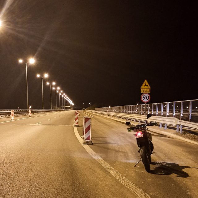 Dziewczyna z Olsztyna i Kawasaki KDX 125 2T na Końcu Świata [relacja]