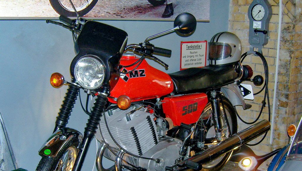 MZ  ETZ motocykl niemiecki naked dwusuwowy kultowy prototyp