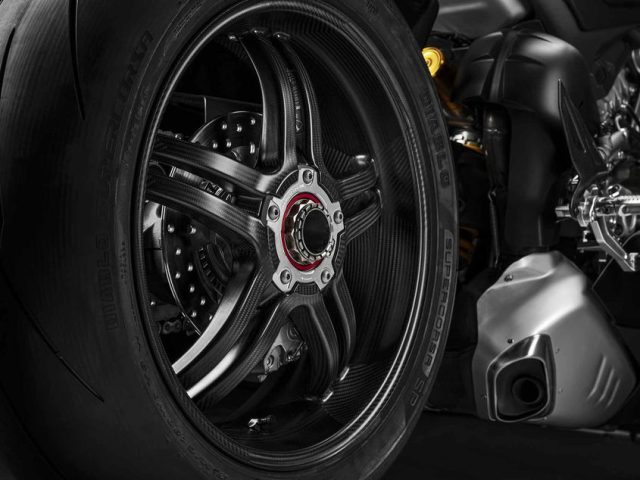 Ducati Panigale V4 SP – nowość 2021 – jeszcze bardziej ekstremalny, drogowy superbike [dane techniczne, cena]