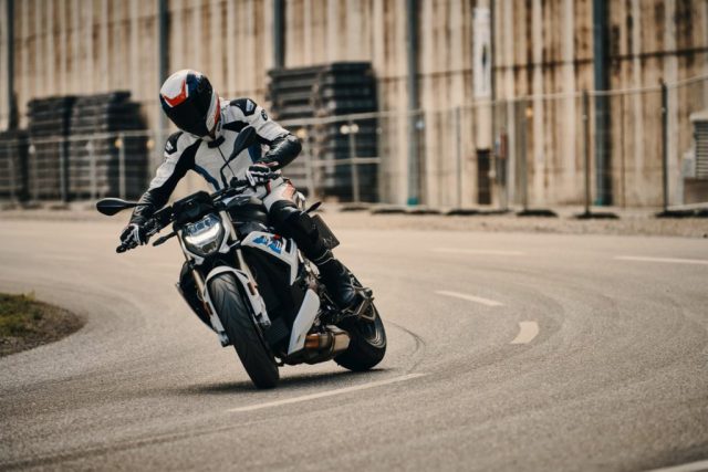 Nowe BMW S 1000 R 2021 – rewolucja zamiast ewolucji [dane techniczne, cena]