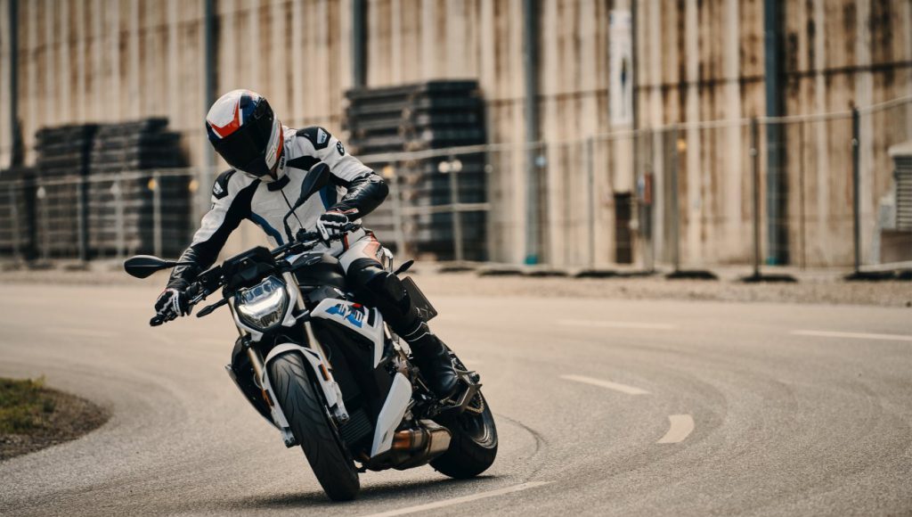 BMW S  R  dane techniczne nowość cena