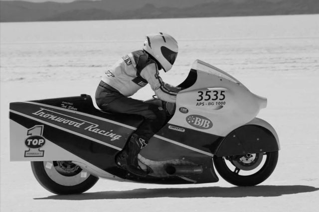 Znani motocykliści, kt&oacute;rzy odeszli od nas w 2020 roku. Czy kojarzysz ich dokonania?