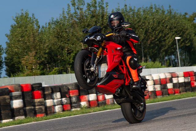 Energica prezentuje nową linię motocykli elektrycznych na rok 2021