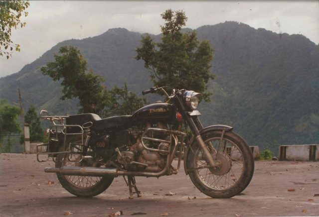 Samotna kobieta po pięćdziesiątce w podr&oacute;ży dookoła świata Royalem Enfieldem