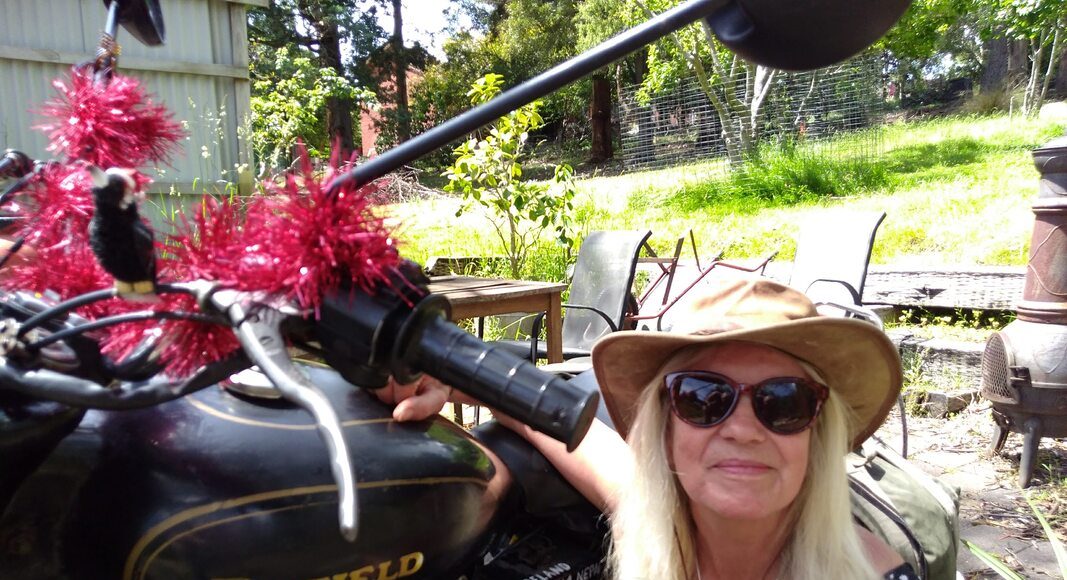 Jacqui Furneaux podróż na Royal Enfield motocykl klasyczny retro vintage