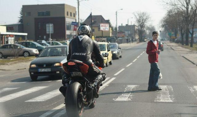 10 okrutnych modyfikacji motocykli sportowych, czyli jak nie zrobić z siebie pozera [felieton]