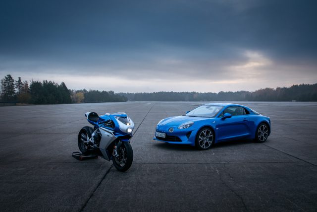 MV Agusta przedstawia limitowaną Superveloce, inspirowaną francuskim superautem Alpine A110