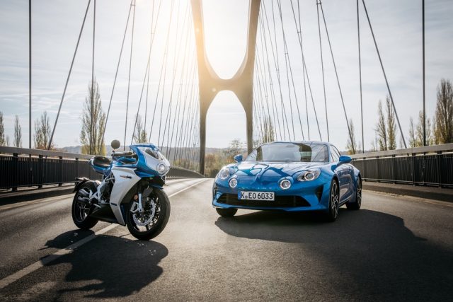 MV Agusta przedstawia limitowaną Superveloce, inspirowaną francuskim superautem Alpine A110