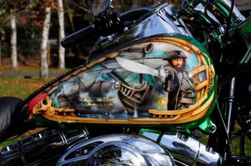 10 obciachowych akcesori&oacute;w motocyklowych, czyli jak nie zrobić festynu na drodze [felieton]