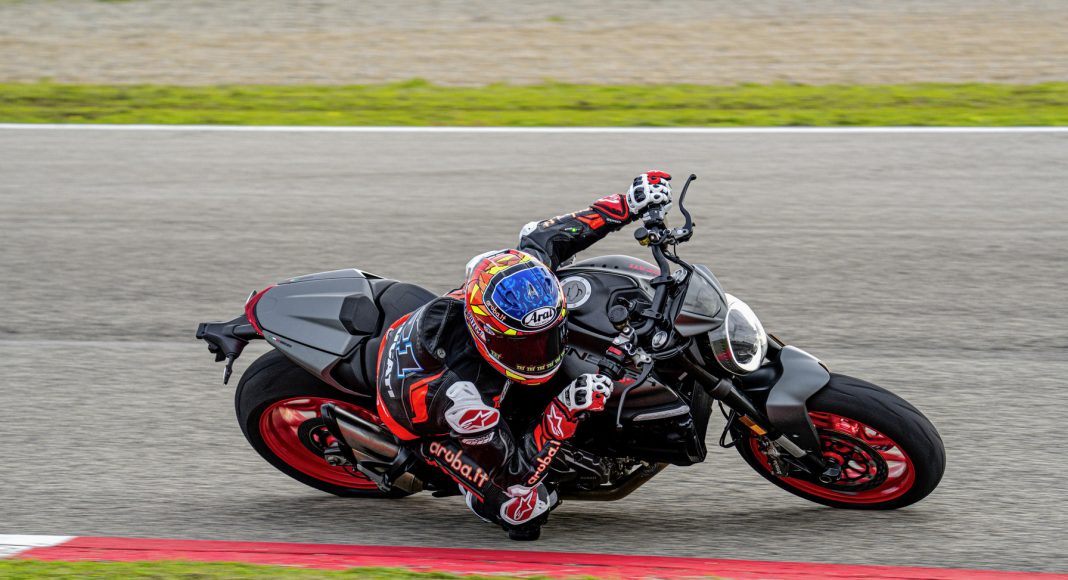 Ducati Monster  nowość dane techniczne cena opis  scaled