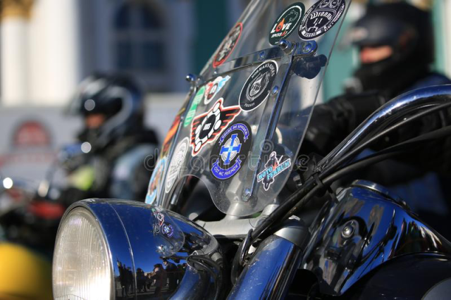 10 obciachowych akcesori&oacute;w motocyklowych, czyli jak nie zrobić festynu na drodze [felieton]