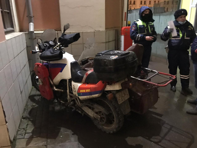 Motocykliści z Mińska zatrzymani za jazdę Afryką z koszem po Placu Czerwonym