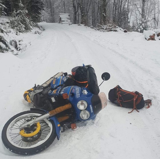 Motocyklem pod namiot, czyli grudniowy nocleg w Alpach na Przełęczy Vars 2108 m m.p.m.