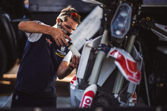 Adam Tomiczek w Rajdzie Dakar 2021 &ndash; IV etap ze skandalem paliwowym w tle [wyniki motocyklist&oacute;w]