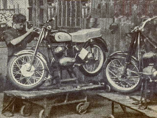 Kultowa SHL M06T w realiach turystyki motocyklowej epoki PRL [dane techniczne, opis, ceny]