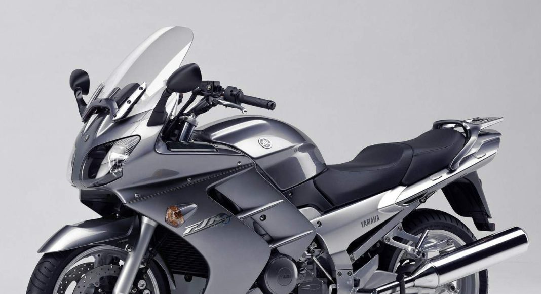 Yamaha FJR  silver euro