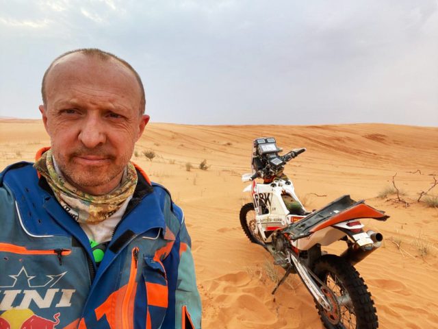 Adam Tomiczek nie jedzie już w Rajdzie Dakar – w rywalizacji motocyklist&oacute;w od VI etapu pozostało dw&oacute;ch Polak&oacute;w