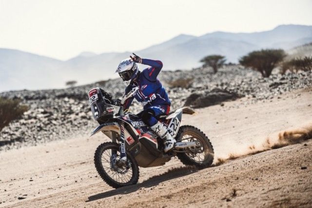 Adam Tomiczek nie jedzie już w Rajdzie Dakar – w rywalizacji motocyklist&oacute;w od VI etapu pozostało dw&oacute;ch Polak&oacute;w