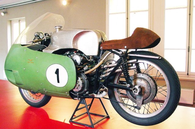 1921-2021 – stulecie marki Moto Guzzi uczczone rocznicowymi malowaniami modeli V85TT, V7, V9