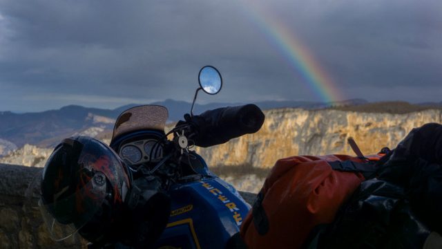 Motocyklem pod namiot, czyli grudniowy nocleg w Alpach na Przełęczy Vars 2108 m m.p.m.