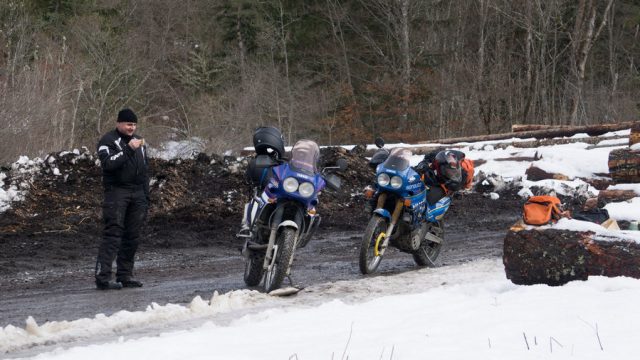 Motocyklem pod namiot, czyli grudniowy nocleg w Alpach na Przełęczy Vars 2108 m m.p.m.