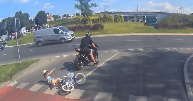 potrącenie na pasach motocykl olsztyn motocyklista ucieka potrącenie rowerek