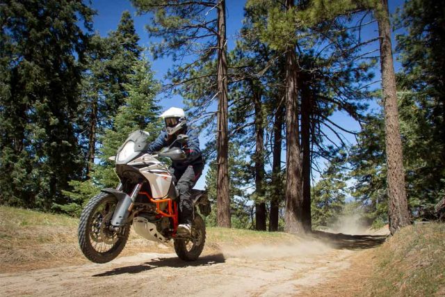 Jak być pozerem, a nie globtroterem. Top 10 sposob&oacute;w [felieton]