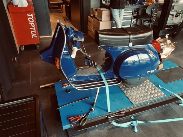 Renowacja youngtimerowego skutera VESPA PX 125 z 1985 roku [koszty, trudy, opis, cena]
