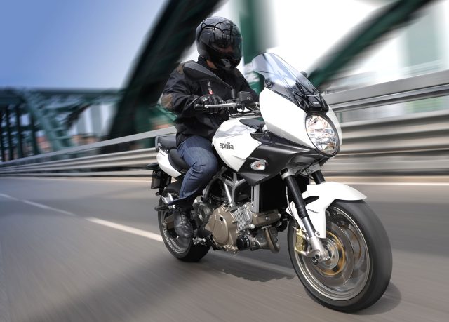 Gaz i do przodu. 12 motocykli z automatyczną skrzynią bieg&oacute;w w sezonie 2025. Wady i zalety automatu. CVT, DCT, AMT, Y-AMT [zestawienie, ranking]